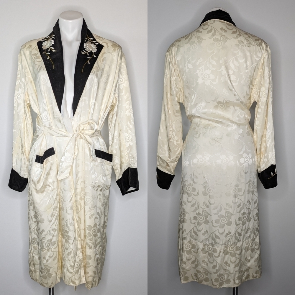 Vintage Superior white satin black velvet smoking robe L